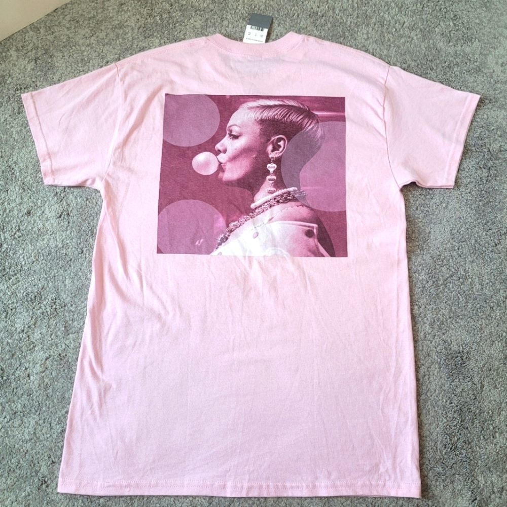 PINK Graphic Print Short Sleeve T-Shirt NWT Size Medium 100% Cotton